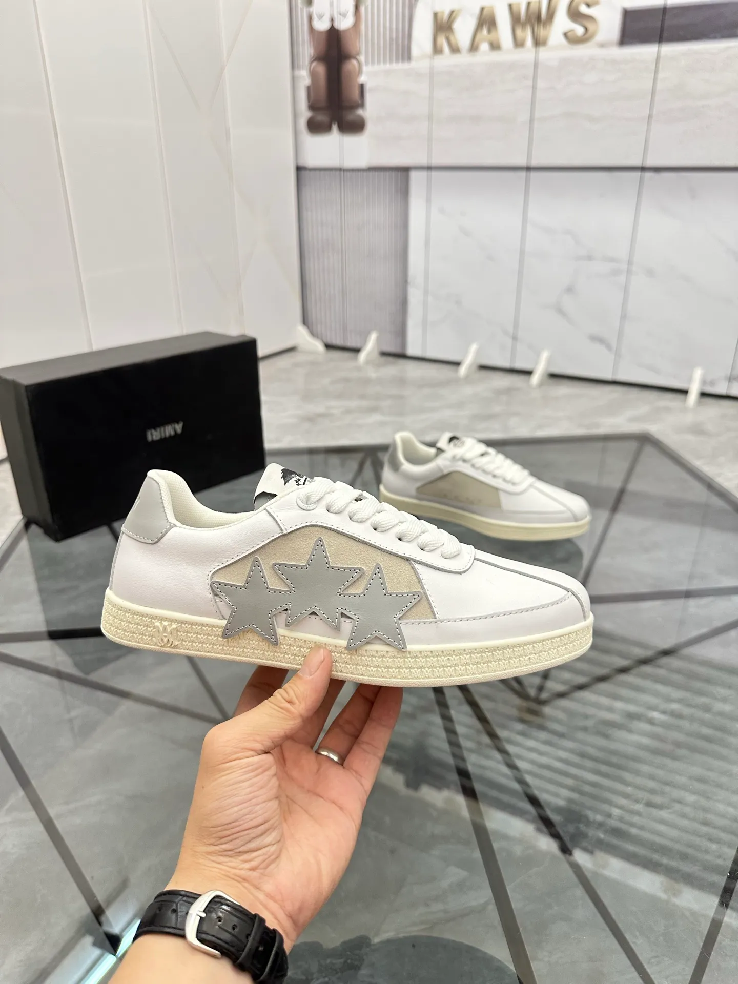 Men's shoes: 💰P420¥ Product trademark: AMIRI* "Amir*" low-top casual shoes Regular size: 38-45 (can be customized to 46) Product material: imported cowhide upper, breathable lining, original outsole. Number: 001